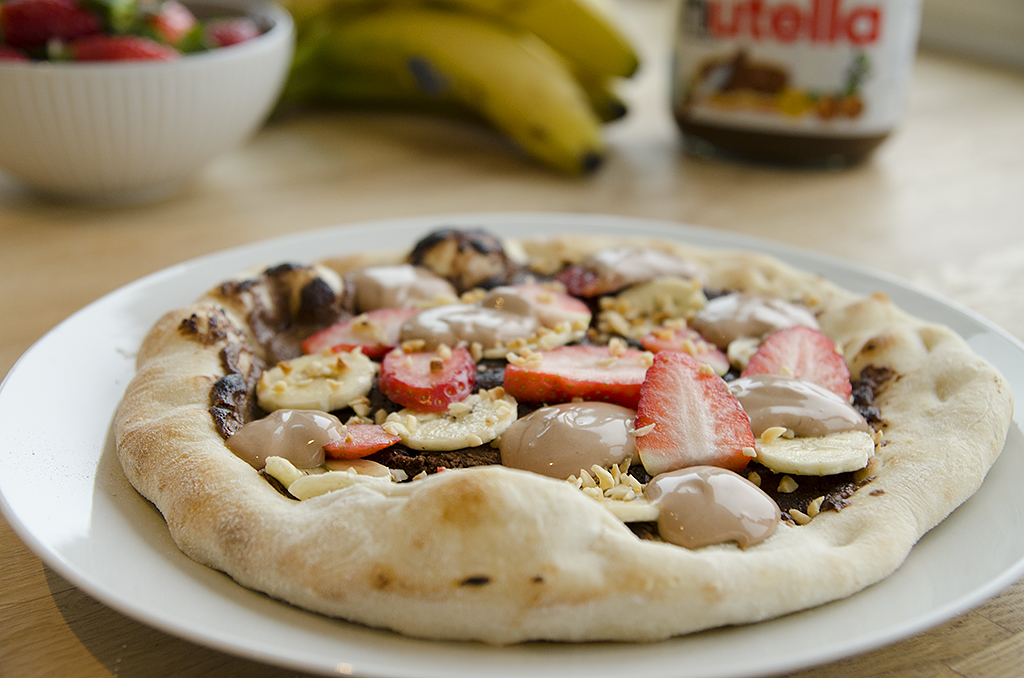 Nutellapizza med jordgubbar och banan